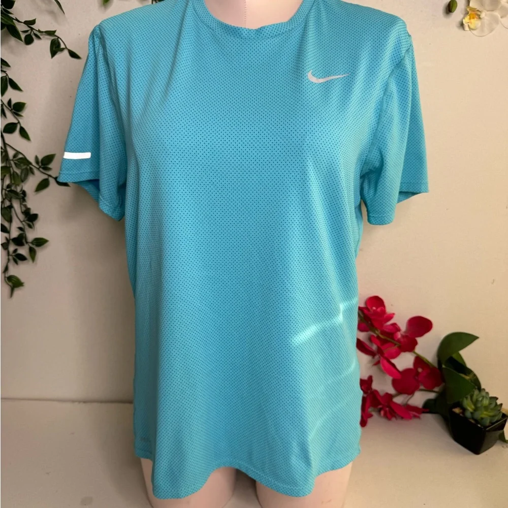 🩵 Nike Dri-Fit Medium Top 🩵